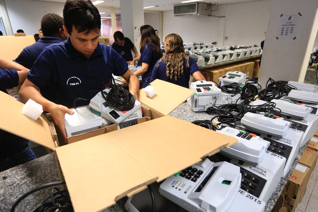 Urnas eletrônicas são avaliadas