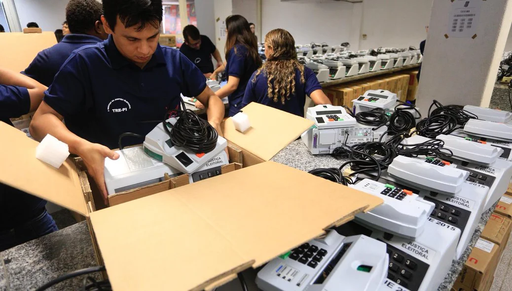 Urnas eletrônicas são avaliadas