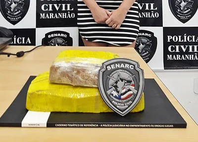 1kg e 500g de crack encontrada com acusada