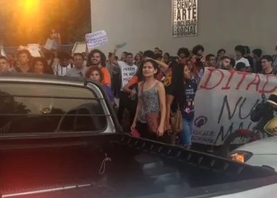 Ato contra Jair Bolsonaro na UFPI