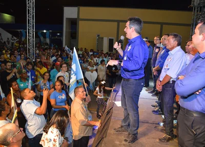 Ciro Nogueira durante discurso em Picos