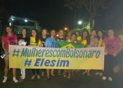 Mulheres participam de ato pró-Bolsonaro em Santa Cruz do Piauí 
