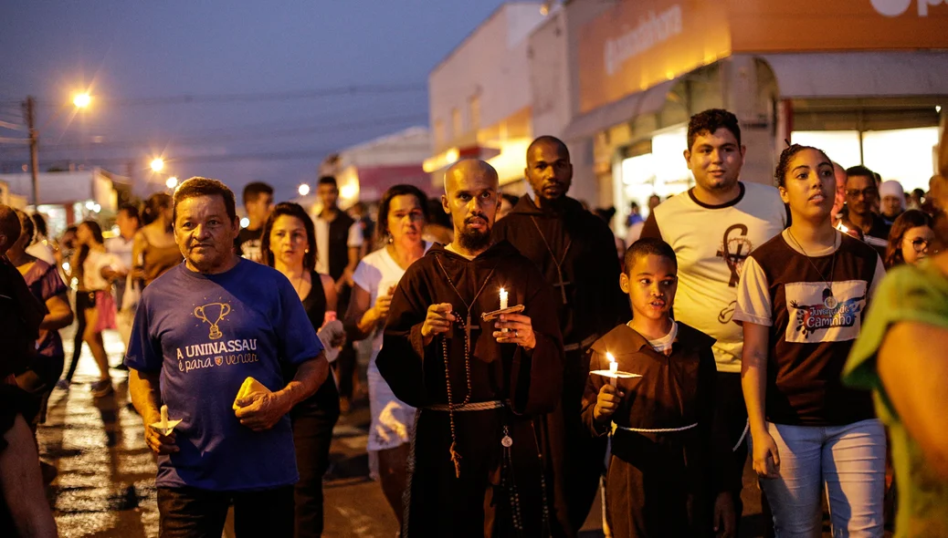 Procissão de São Francisco reúne milhares de fiéis 