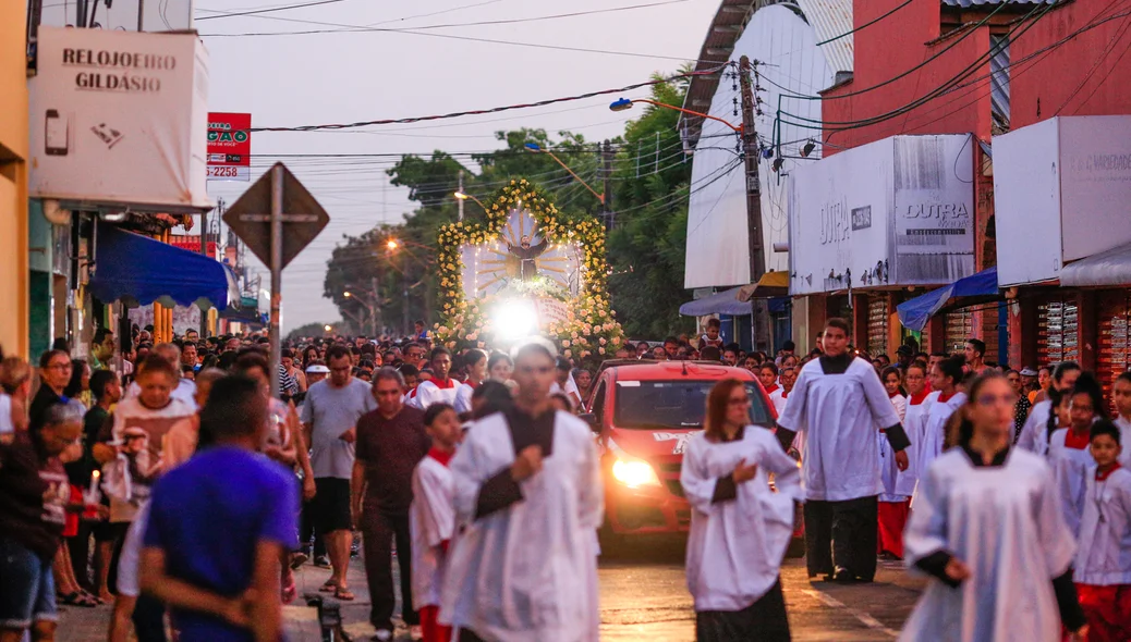 Procissão no bairro Dirceu 