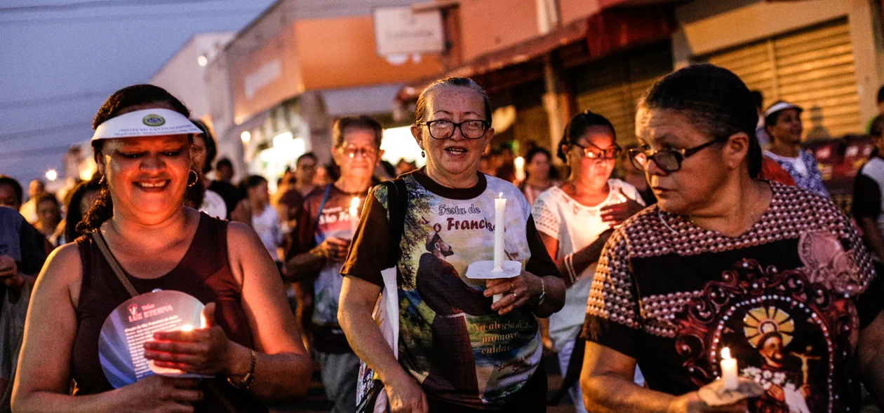 Senhoras na procissão 