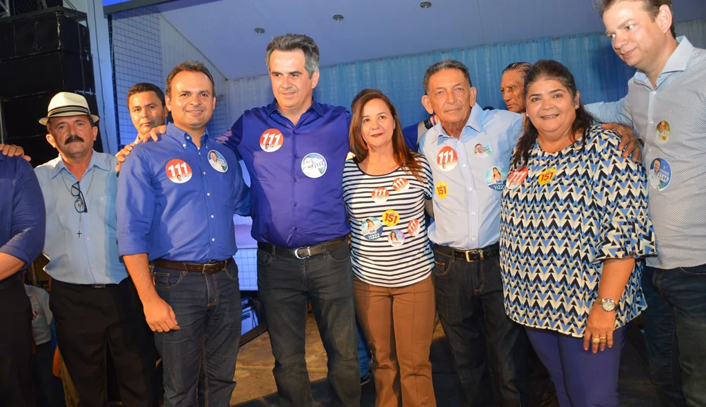 Autoridades participam de comício de Belê