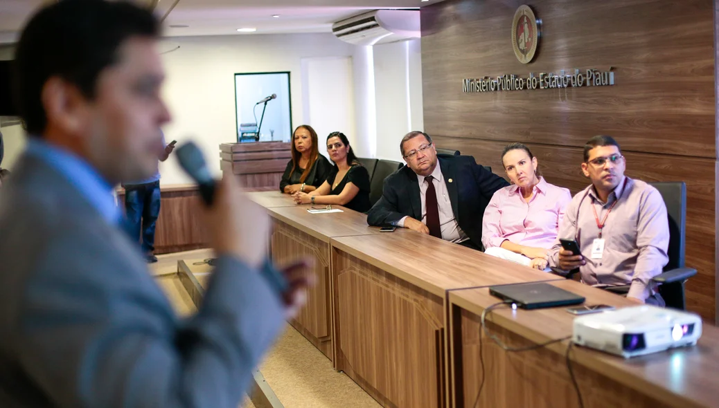 Cleandro Moura apresentando o aplicativo