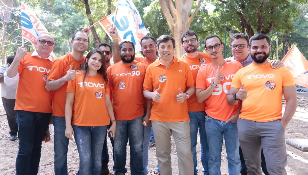 O candidato do Partido Novo fez panfletagem no centro de Teresina