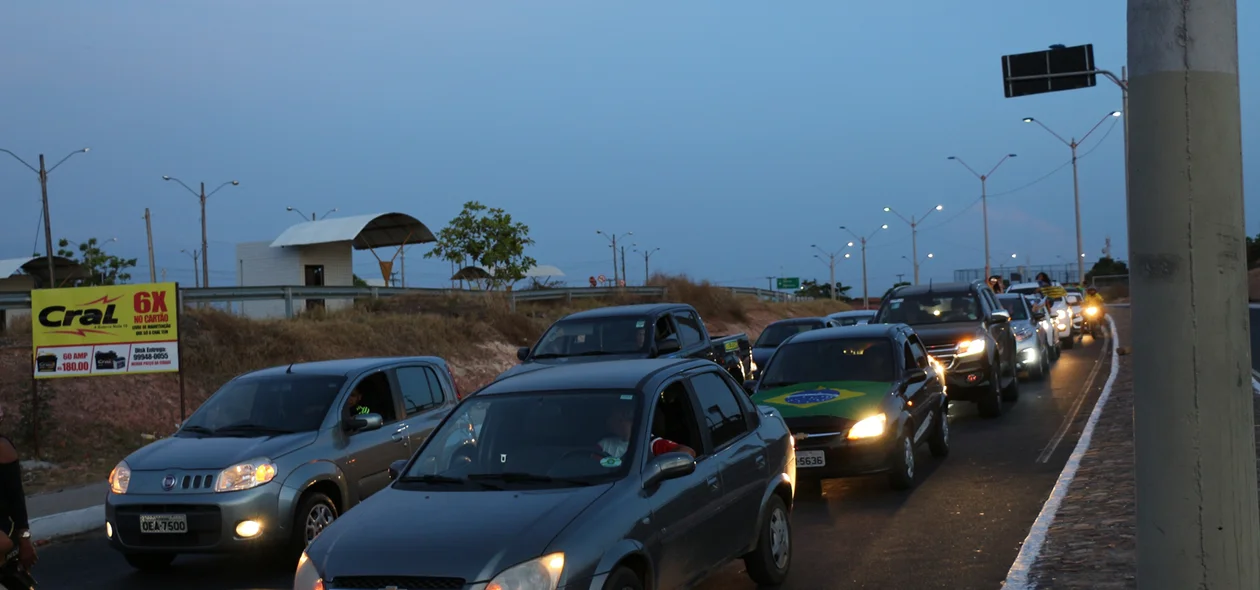 Carro que participaram da carreta em apoio ao Bolsonaro