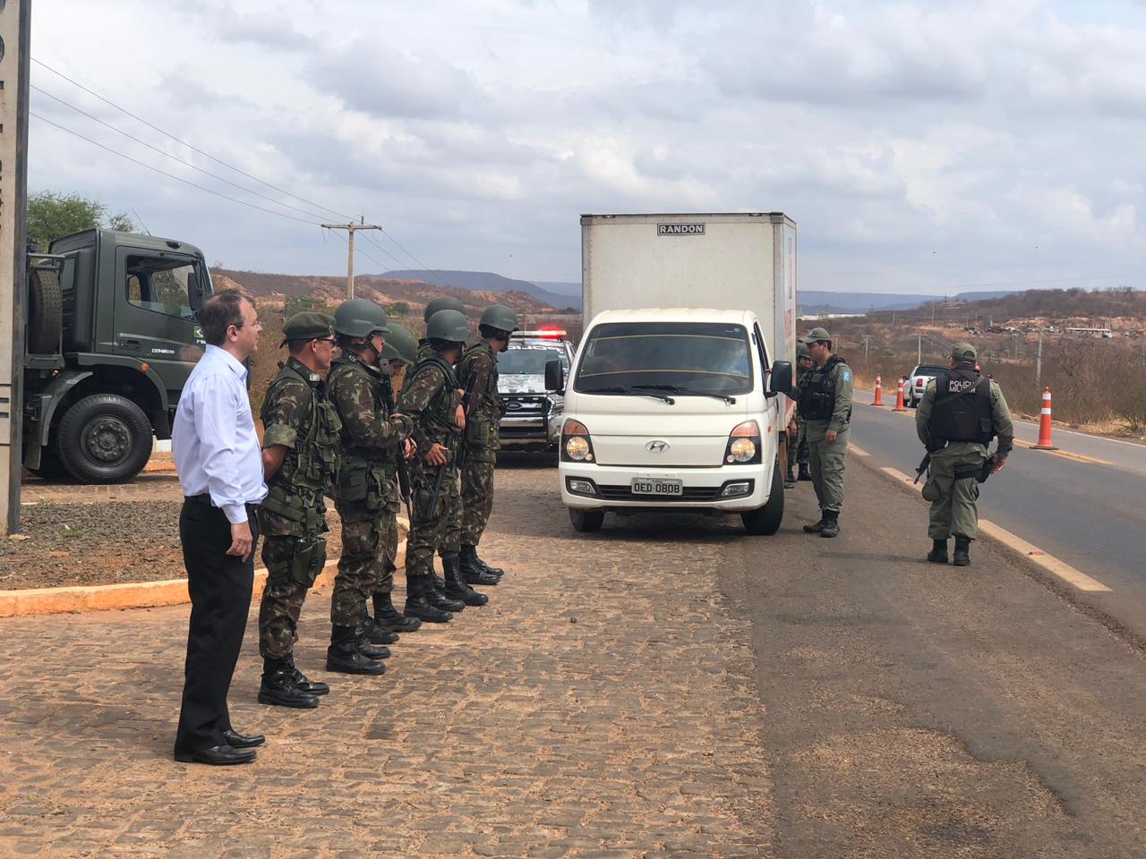 Exército e Polícia Militar trabalhando em conjunto em Picos