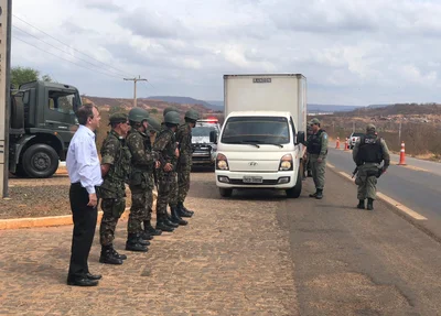 Exército e Polícia Militar trabalhando em conjunto em Picos