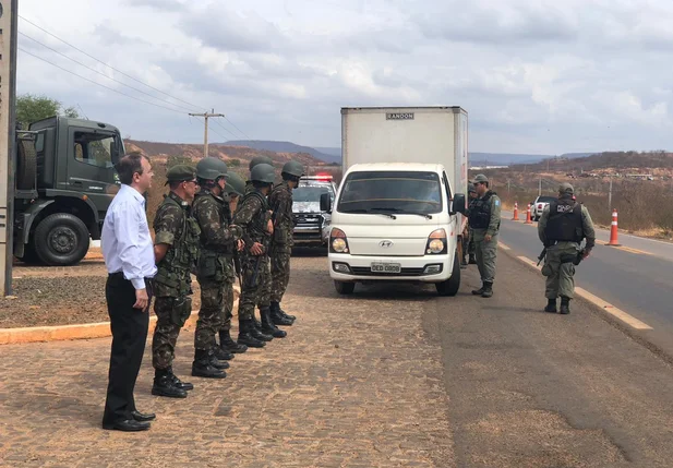 Exército e Polícia Militar trabalhando em conjunto em Picos