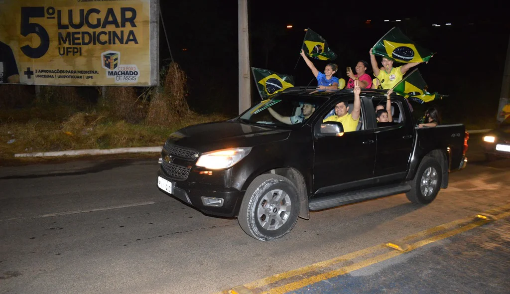 Manifestantes vestiam verde e amarelo