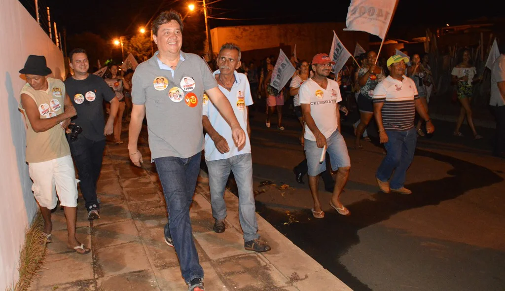 Nerinho encerra caminhada no bairro Ipueiras 