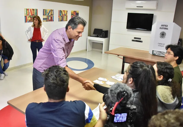 Fernando Haddad vota em São Paulo