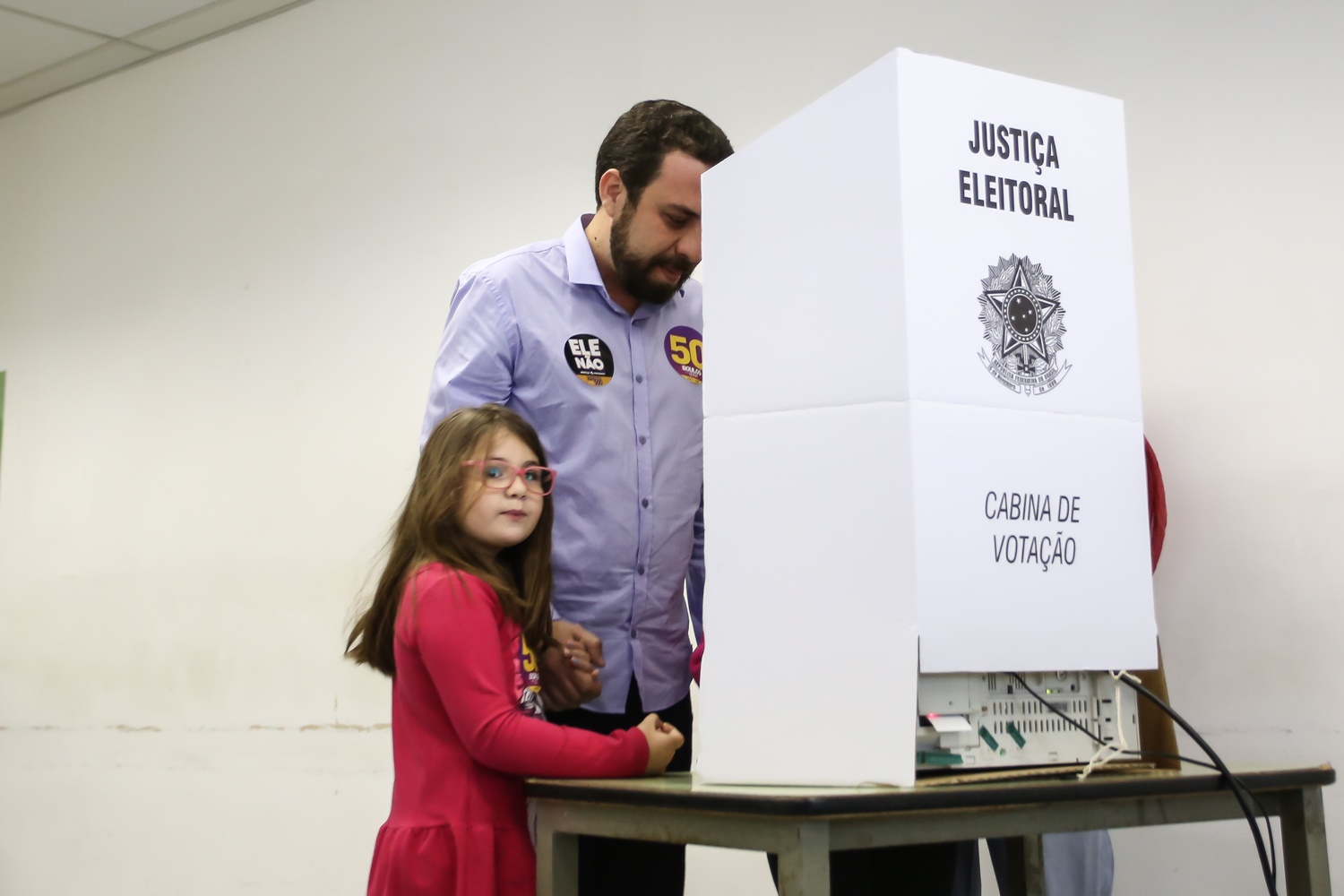 Guilherme Boulos vota em São Paulo