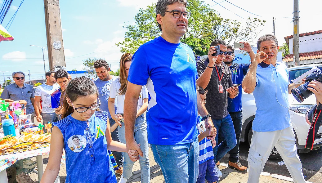 Luciano Nunes chegando para votar