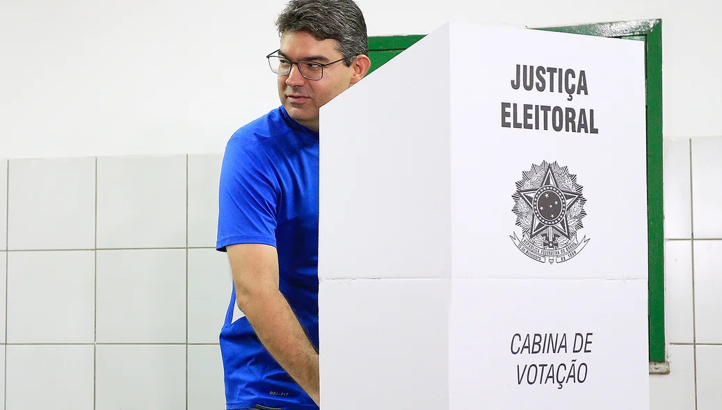 Luciano Nunes votando 