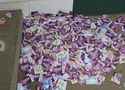 Santinho dentro de escola em Teresina 