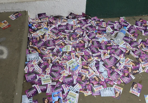 Santinho dentro de escola em Teresina 
