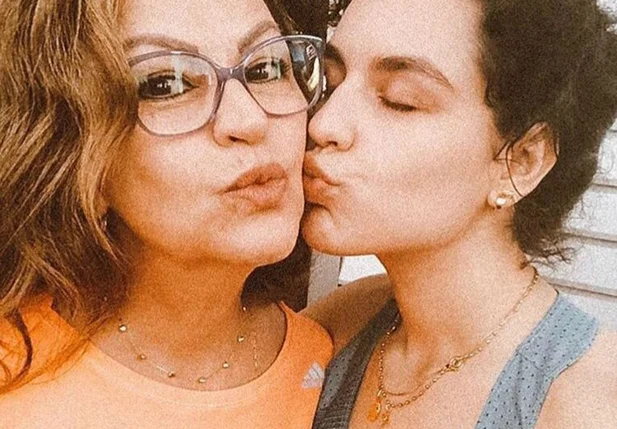 Kéfera e sua mãe Zeiva