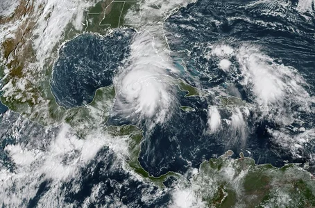 Imagem de satélite que mostra o avanço de Michael