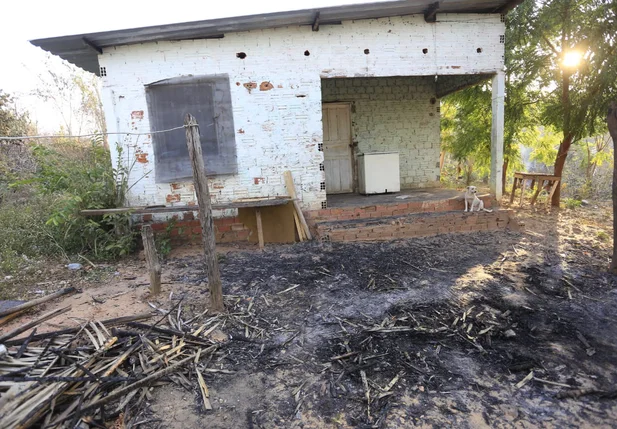 Incêndio ameaça residências no Socopo em Teresina