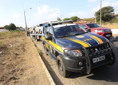 Viatura da Polícia Rodoviária Federal no local 