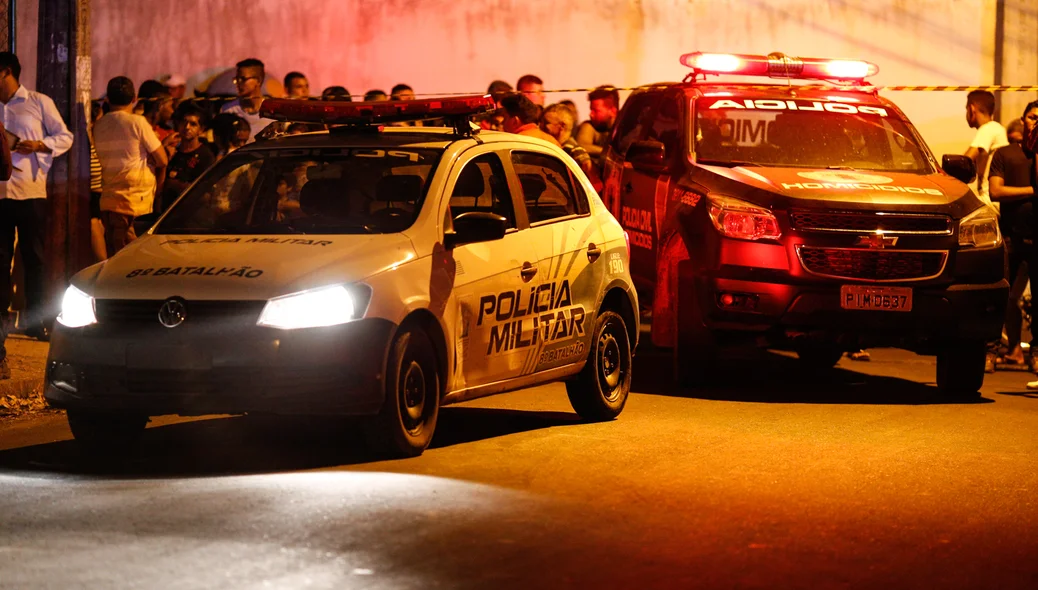 Polícia Militar e Homicídios estevem no local 