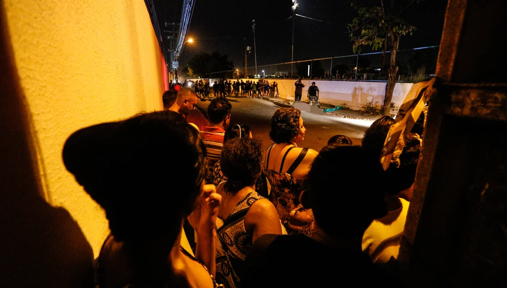Populares no local do homicídio 