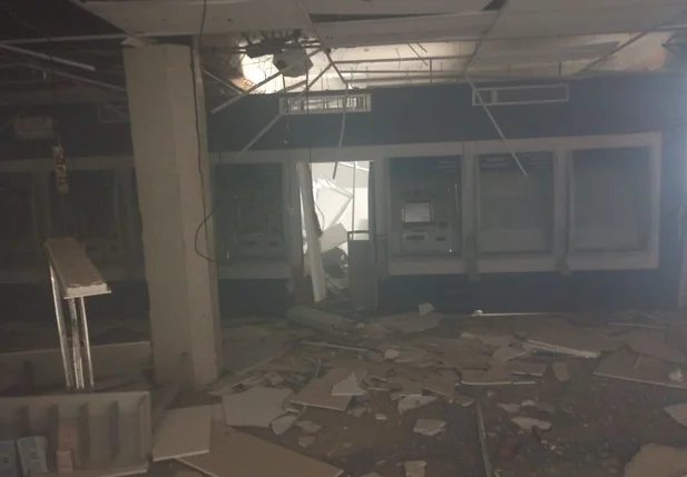 Bandidos explodem caixa eletrônico em Timon