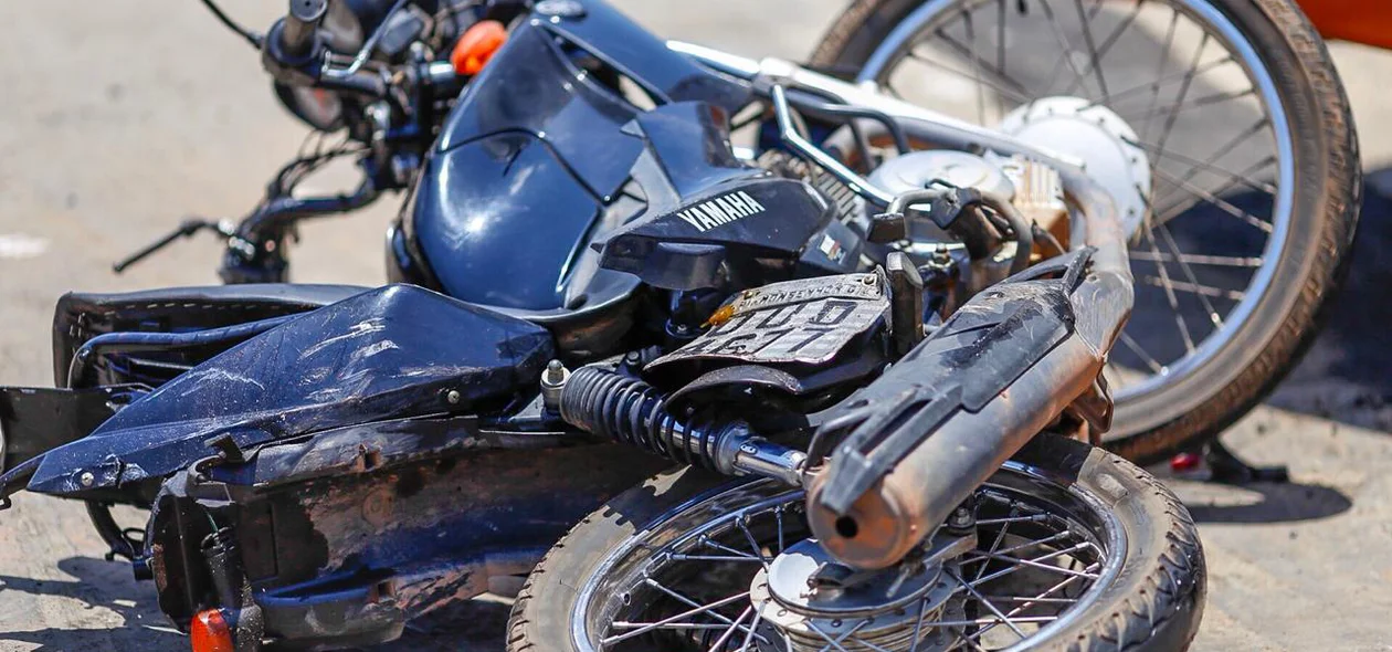 Motocicleta ficou destruída