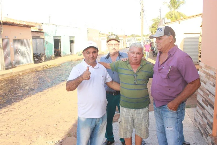 Populares agradecem a pavimentação asfáltica 