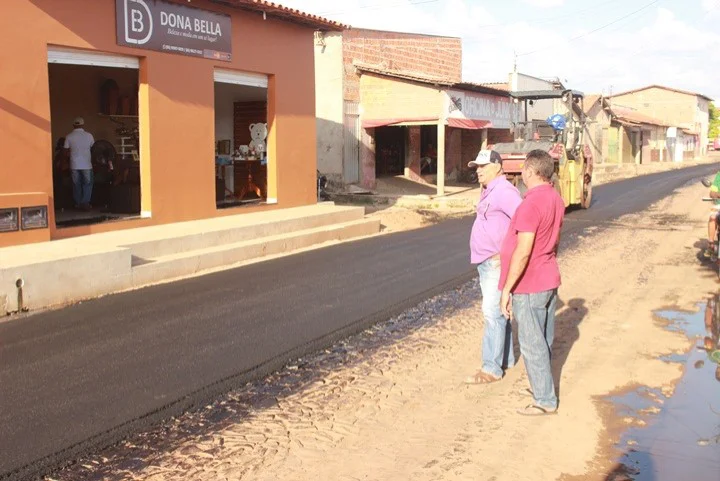 Ruas em Esperantina estão recebendo pavimentação asfáltica 