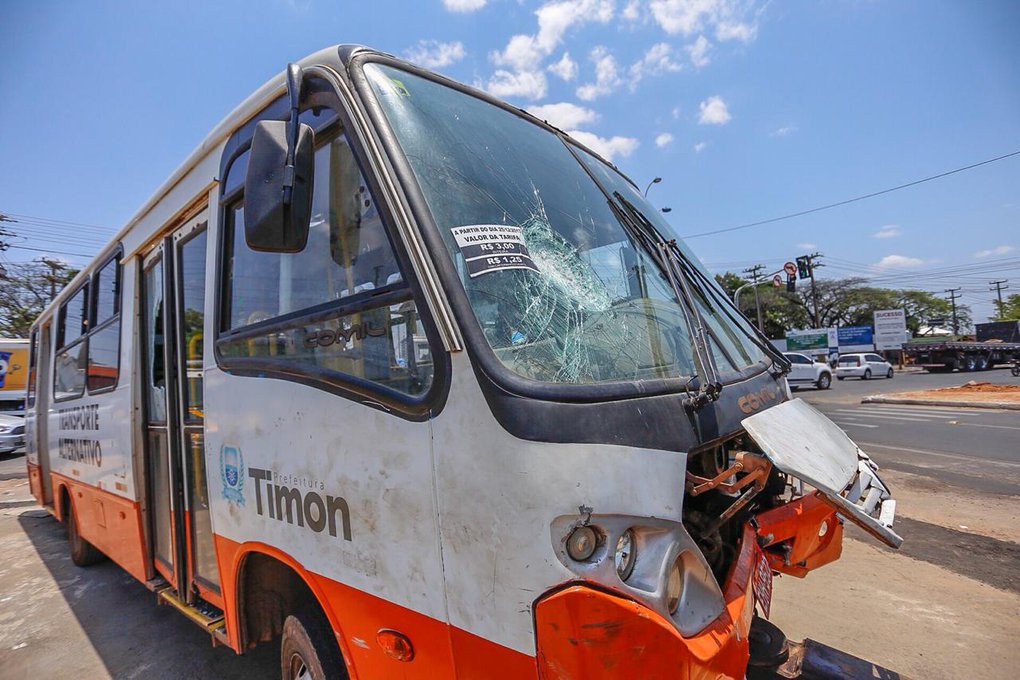 Veículo pertence ao sistema de transporte urbano de Timon