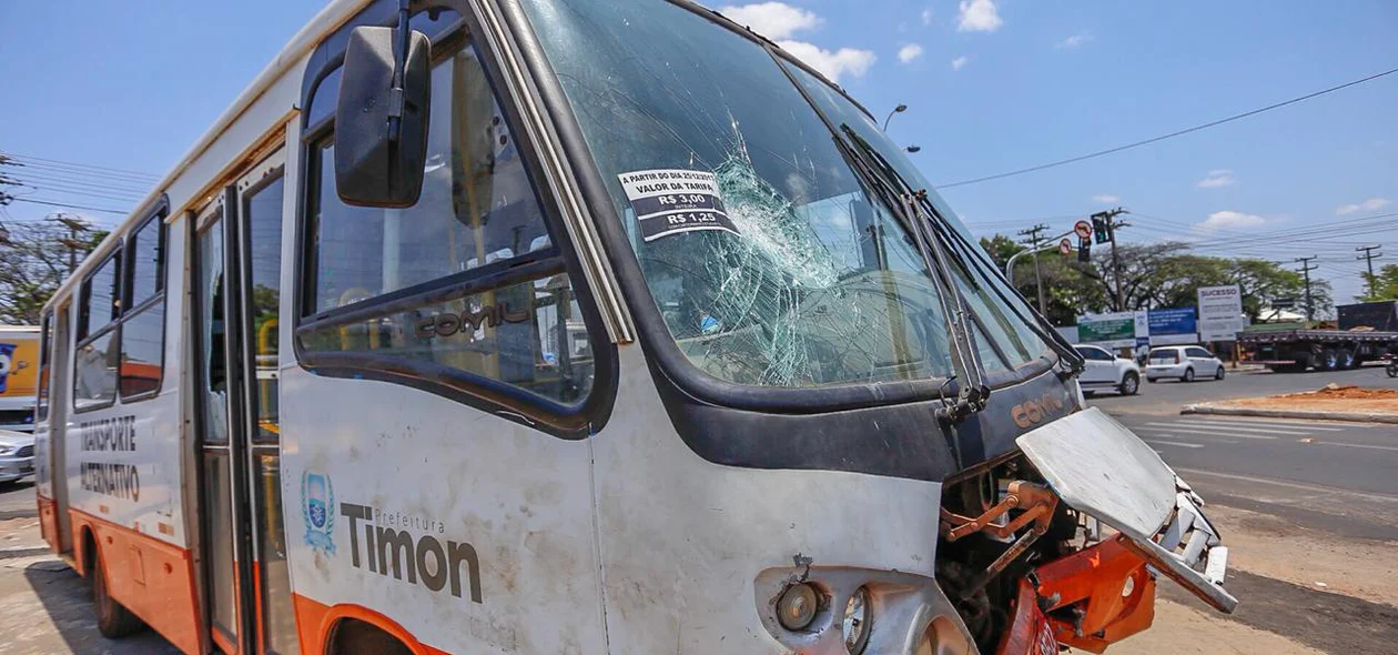 Veículo pertence ao sistema de transporte urbano de Timon