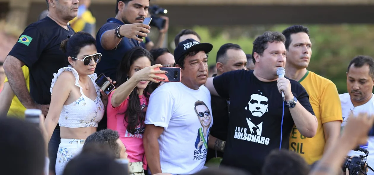 Fábio Sérvio discursando para apoiadores de Jair Bolsonaro