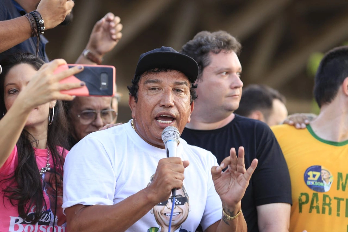 Magno Malta, acompanhado de Fábio Sérvio