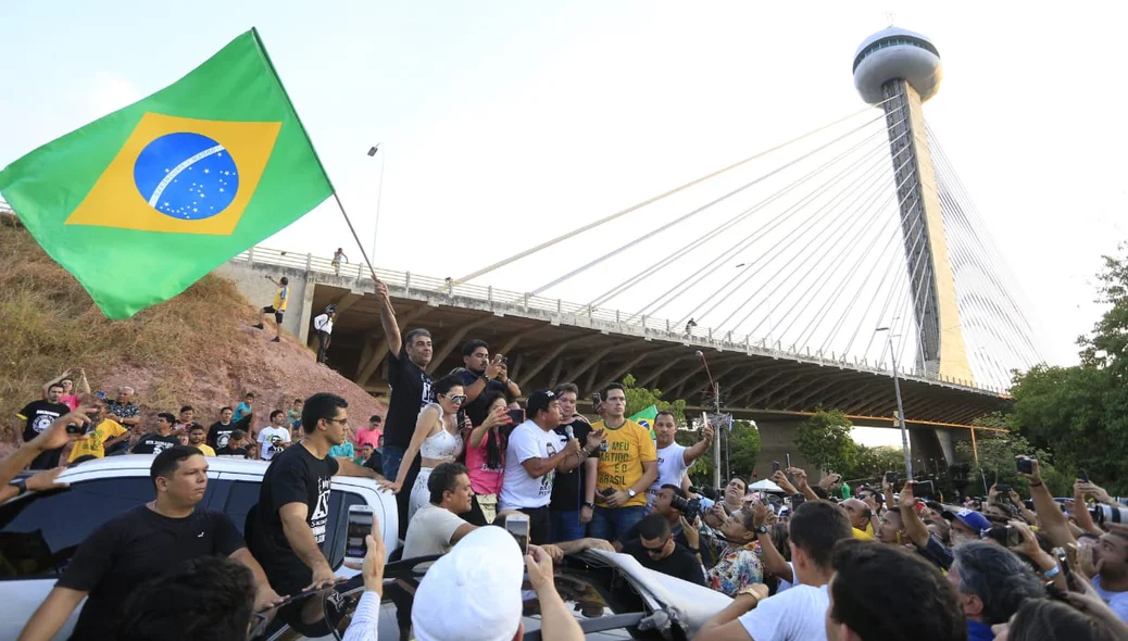 Magno Malta em evento na Ponte Estaiada em Teresina