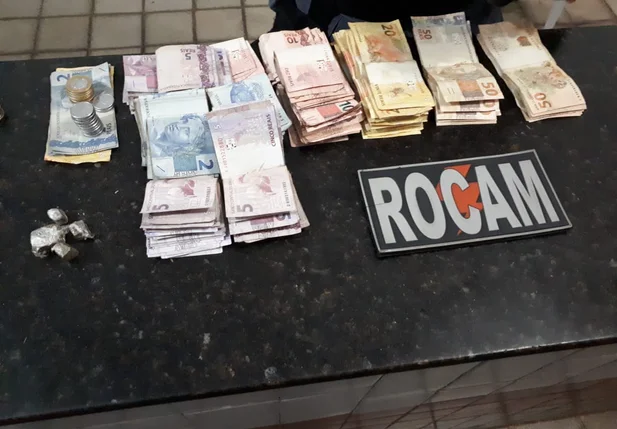 Dinheiro encontrado com o acusado