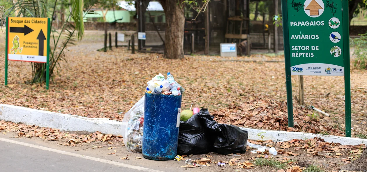 Muito lixo no Parque Zoobotânico de Teresina