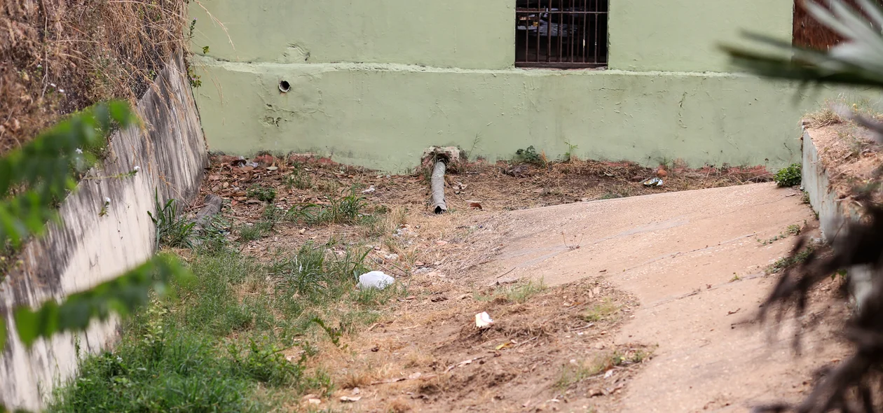 Não tem água no local