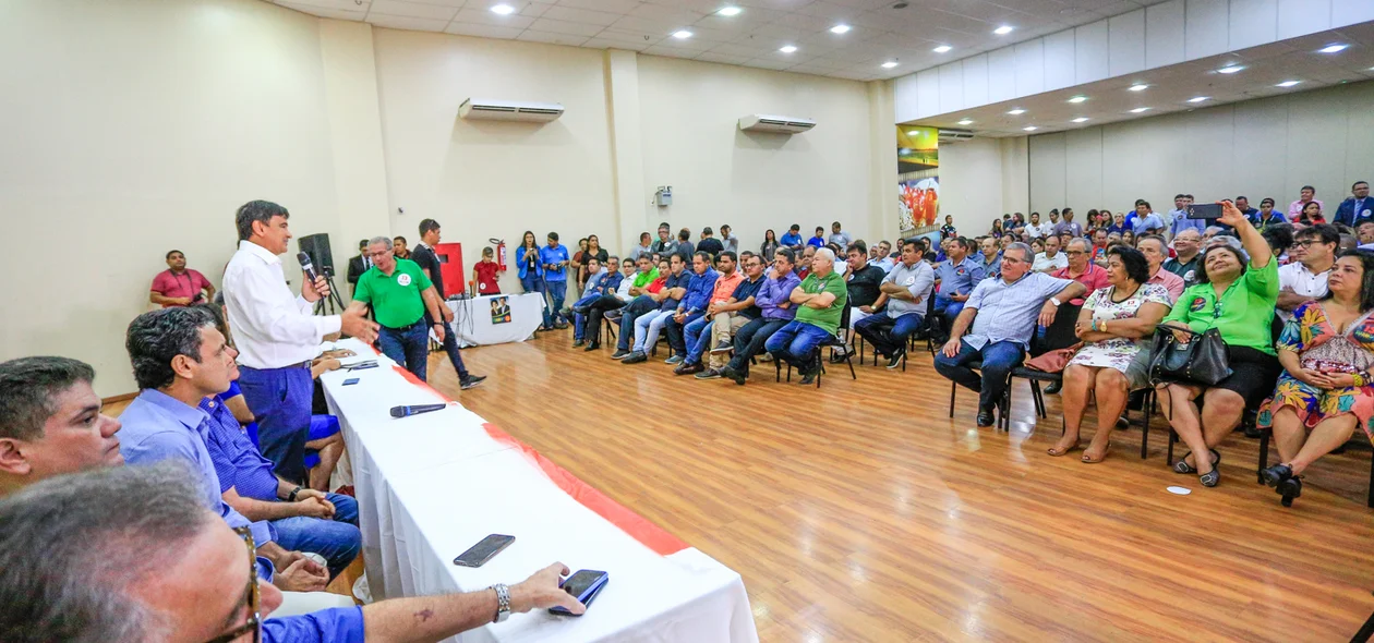 Reunião em apoio a Haddad
