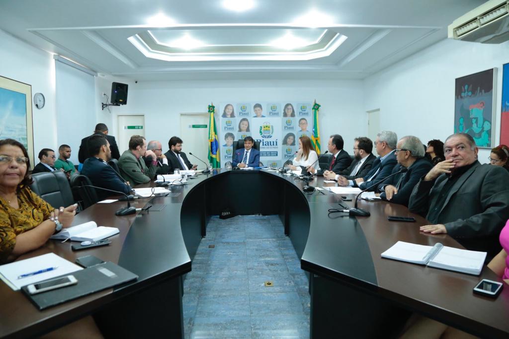 Wellington em reuniÃ£o no PalÃ¡cio de Karnak