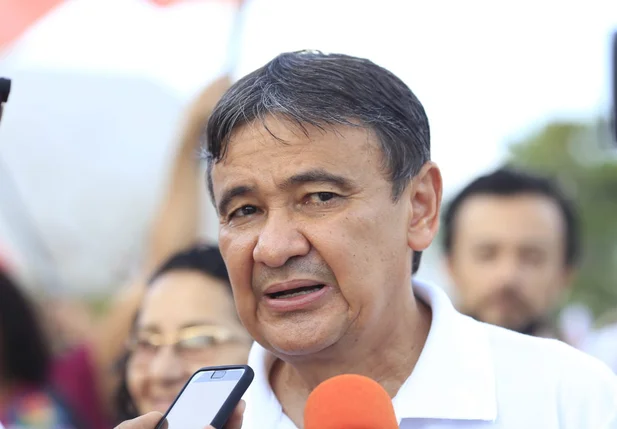 Wellington Dias realiza caminha pró-Haddad no bairro Mocambinho