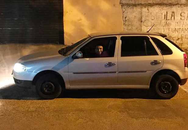 Foto do assaltante publicada em uma rede social