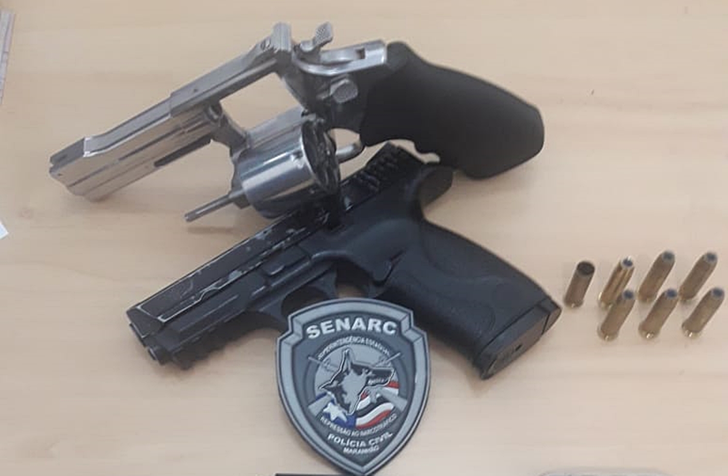 Material apreendido pela polícia com o acusado