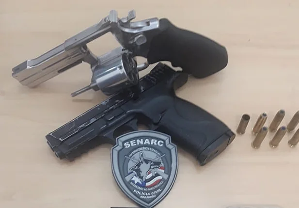 Material apreendido pela polícia com o acusado