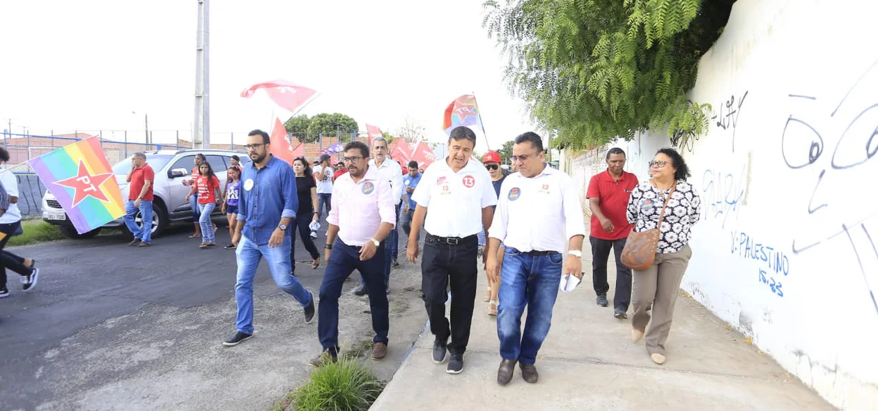 Wellington Dias realizou caminhada no bairro Mocambinho 