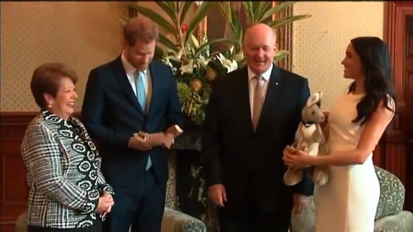 O casal recebeu os primeiros presentes oficiais do bebê